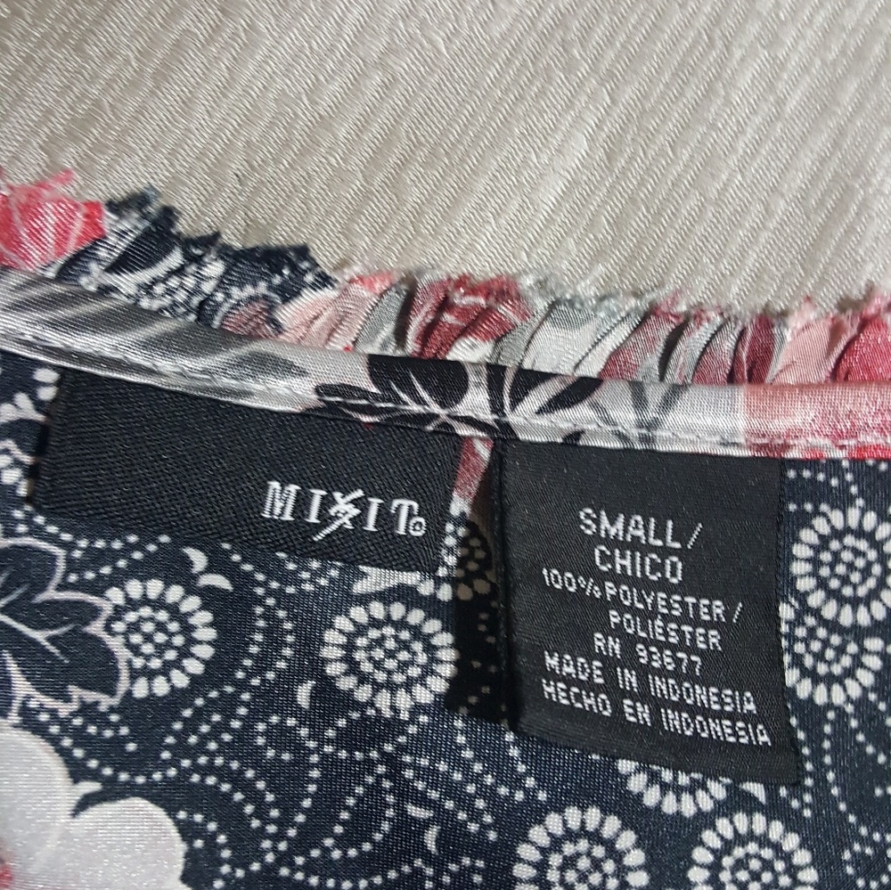 Blouse - Picture 2 of 3